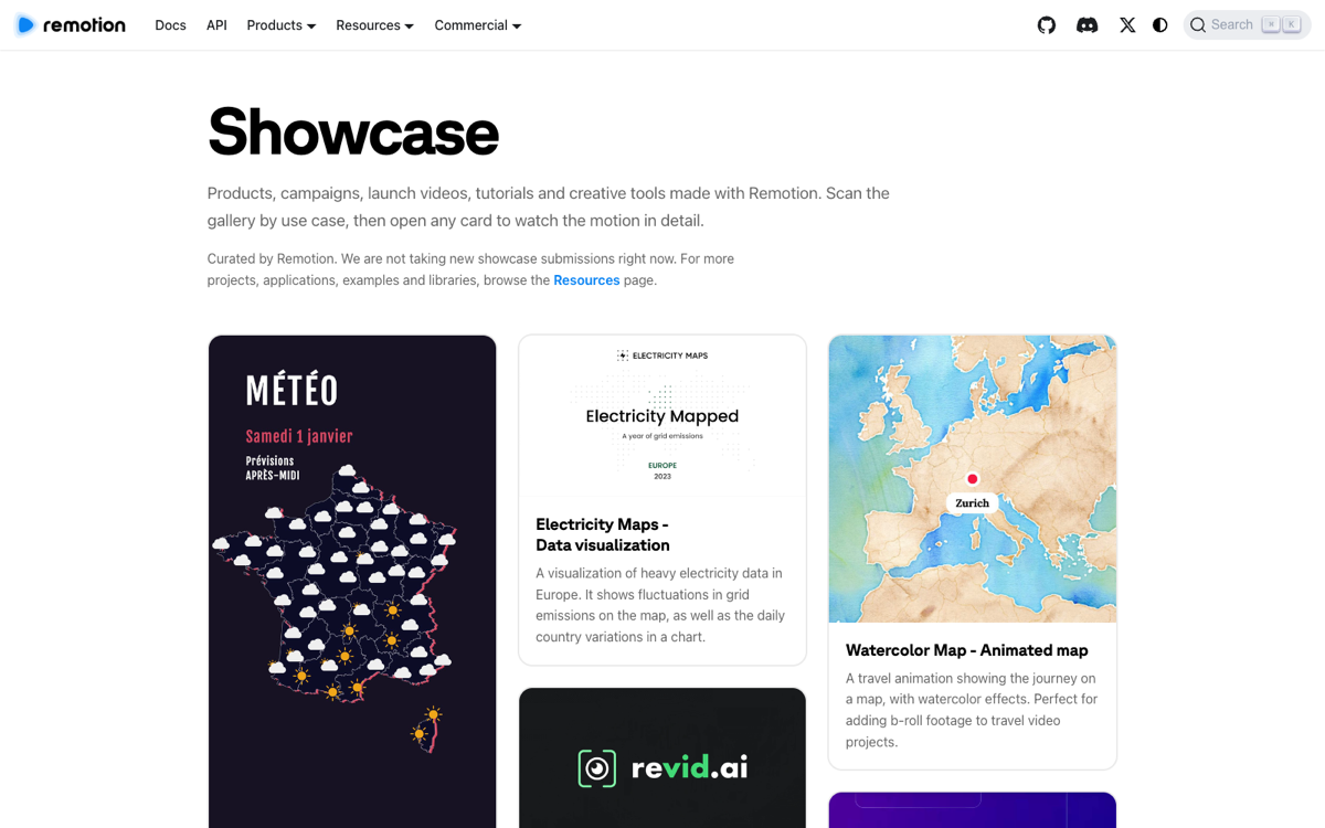 Галерея Showcase на сайте Remotion: карточки с прогнозом погоды Météo, визуализацией Electricity Maps и анимированной акварельной картой